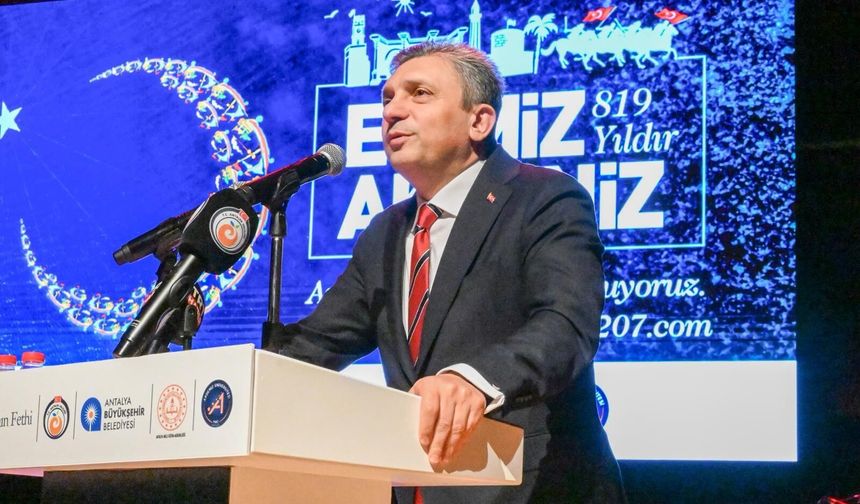 Antalya’nın 819. fethi Atatürk Kültür Merkezi’nde coşkuyla kutlandı