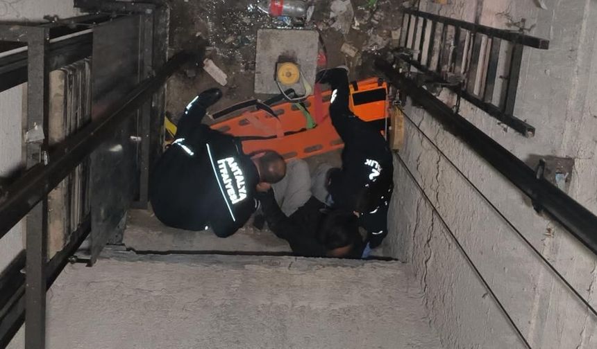 Arızayı kontrol etmek isterken kendini boşlukta buldu: Bacağı kırıldı!