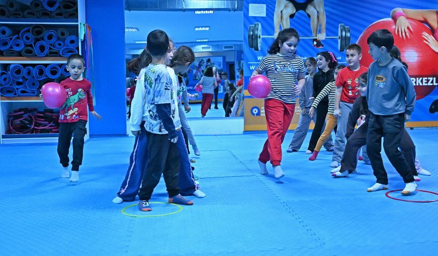 Minikler hem eğleniyor hem gelişiyor: ASFİM kursları ilgi görüyor