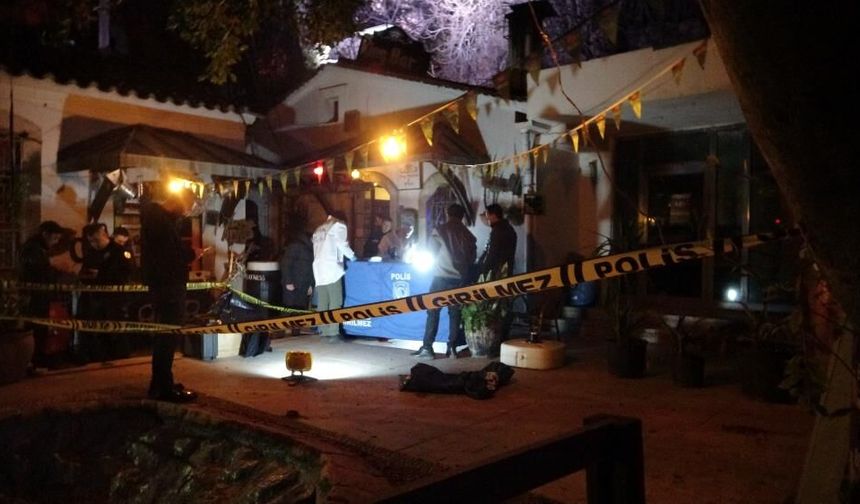 Cumhuriyet Meydanı’nda yüksekten düşen genç hayatını kaybetti