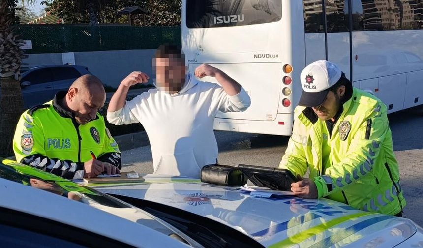 Ehliyetsiz sürücü motosiklete çarptı: 390 bin TL para cezası kesildi