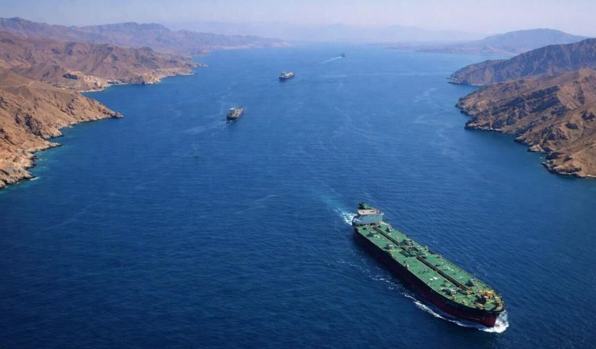 Hürmüz Boğazı’ndan Türk sahipli ilk gemi geçti