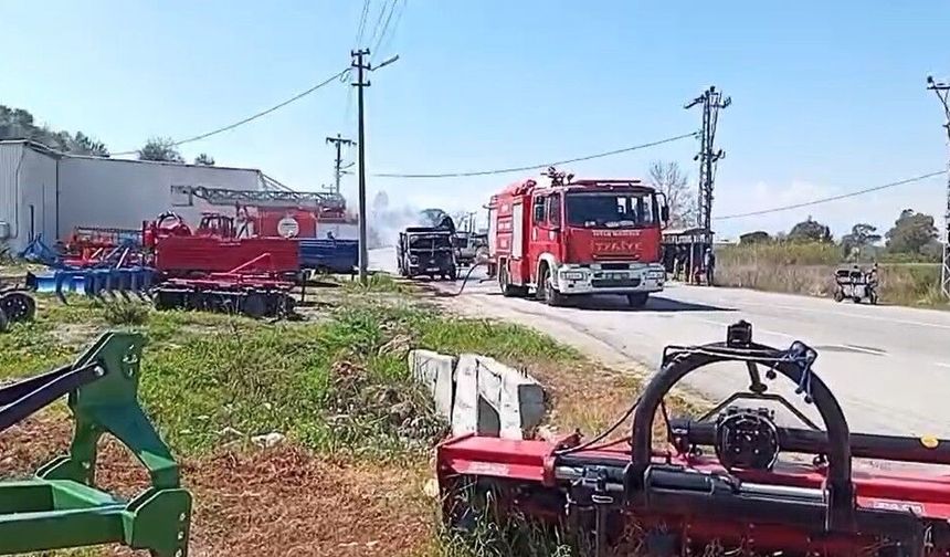 Kamyonet bir anda alevlere teslim oldu, sürücü canını zor kurtardı!