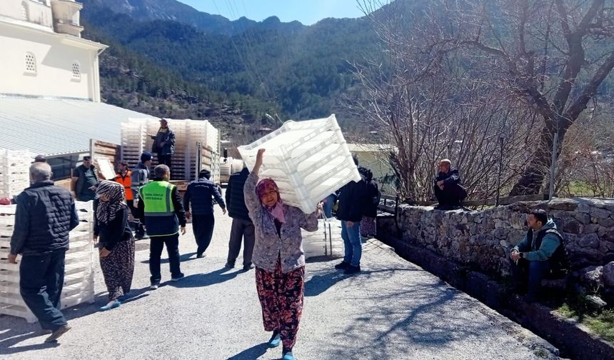 Kırsalda üretime can suyu: 565 besleme tablası üreticilere hibe edildi