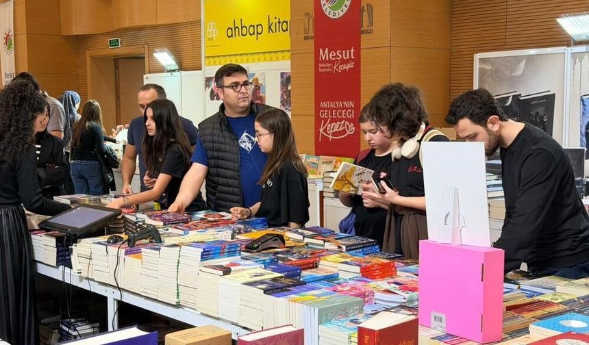 Antalya’da kitap tutkunları bu fuarda buluştu