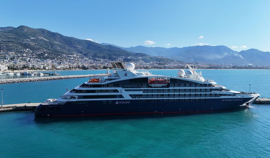 Alanya Limanı kruvaziyer turistleri ağırladı