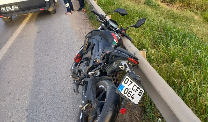 Manavgat'ta 3 araçlı zincirleme kaza yaşandı! 3 yaralı