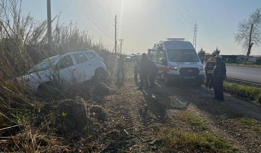 Direksiyon hakimiyetini kaybetti, tarlaya uçtu!