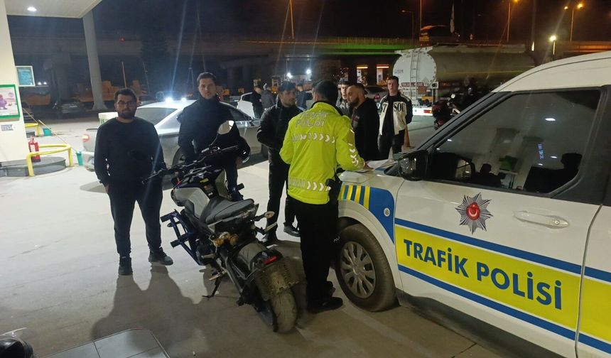 Manavgat’ta plakasız ve abartı egzozlu motosiklete 62 bin TL ceza
