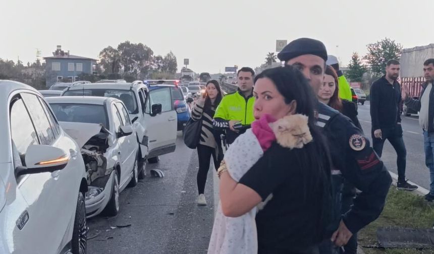 Manavgat’ta zincirleme kaza: 4 yaralı var sürücü yok!