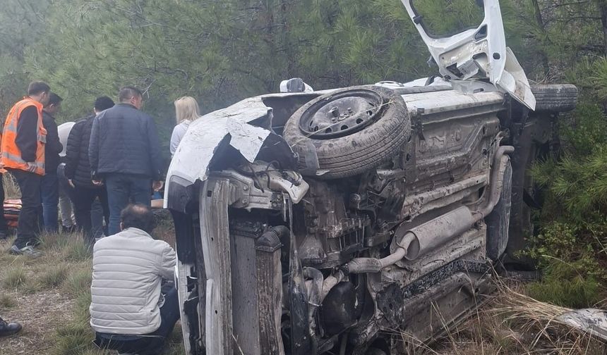 Şarampole devrilen araçta can pazarı!