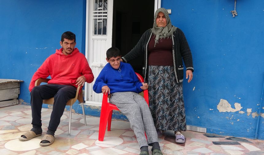 Engelli iki çocuğuna kol kanat gerdi, hem anne hem baba oldu!