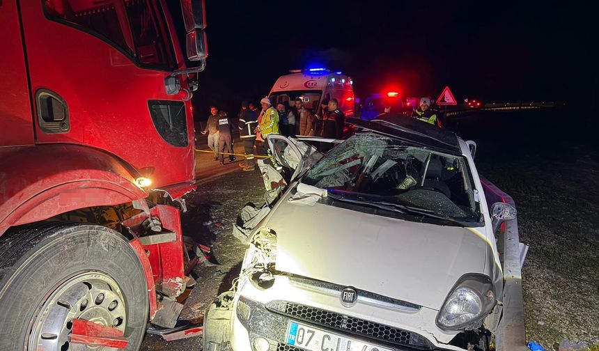 Antalya’da trafik kazası can aldı: 4 kişi yaralandı