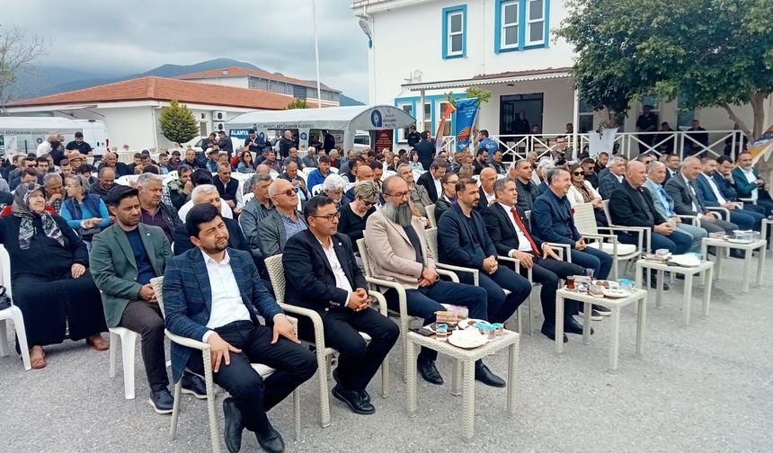 Alanya’da tarıma yeni nefes: 62 üreticiye 5 bin keçiboynuzu fidanı dağıtıldı