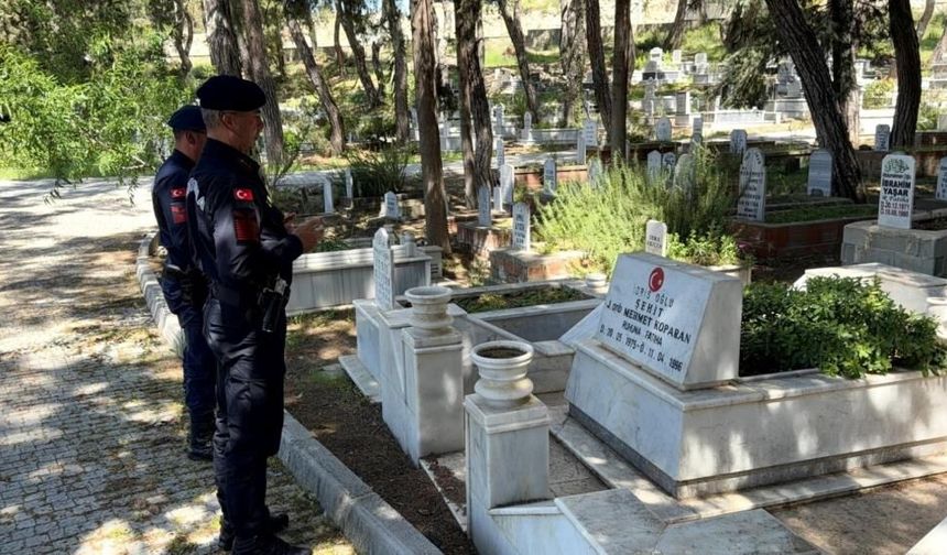 30 yıl önce şehit olan arkadaşının mezarını ziyaret etti