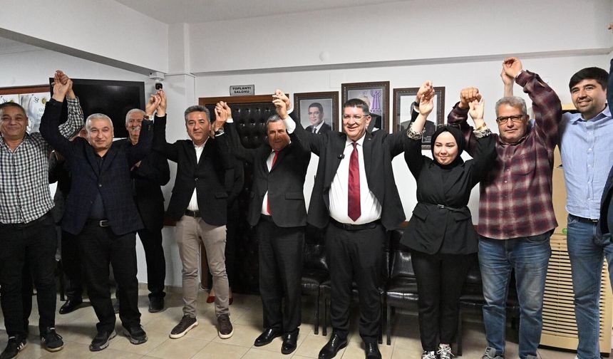 Başkan Dere seçim ziyaretlerine Batı ilçelerden başladı