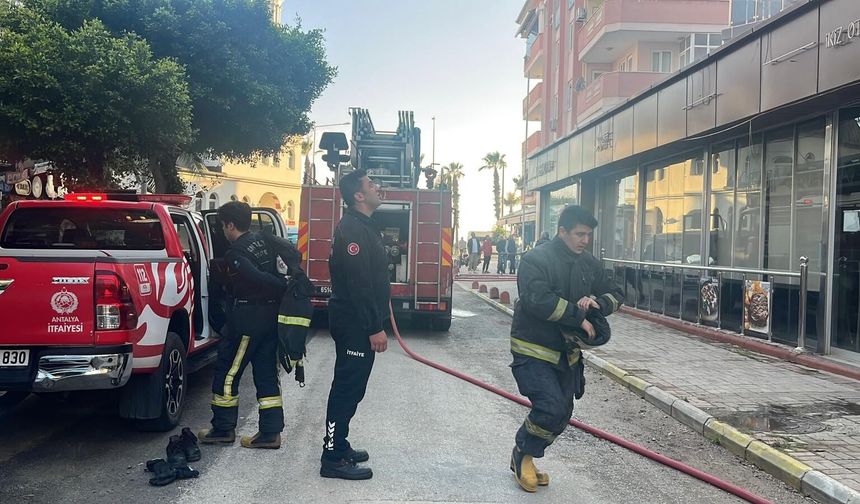 Alanya'da yangın paniği: Eşyalar kül oldu