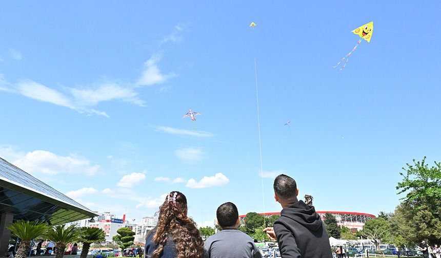 Antalya’da 23 Nisan coşkusu Cam Piramit’te yaşanıyor