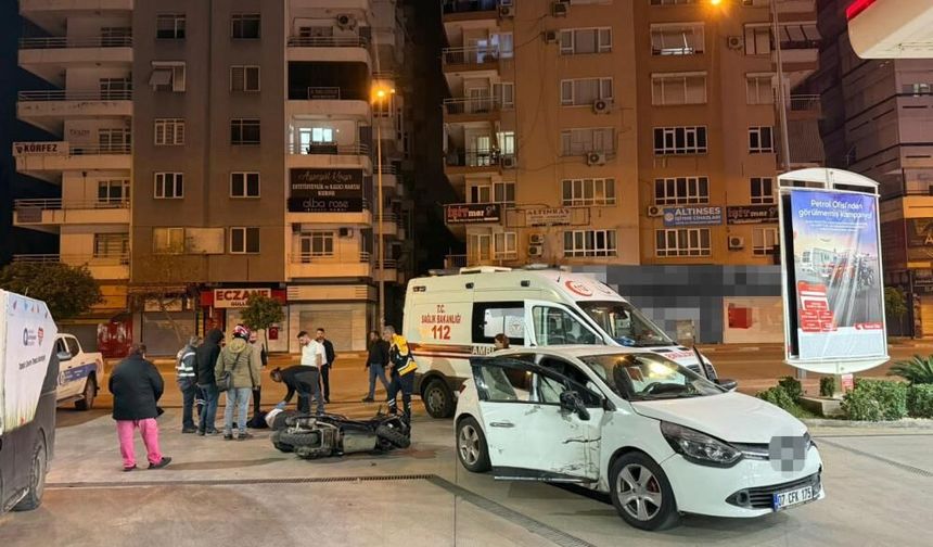 Antalya’da feci kaza: Motosikletli yola savruldu!