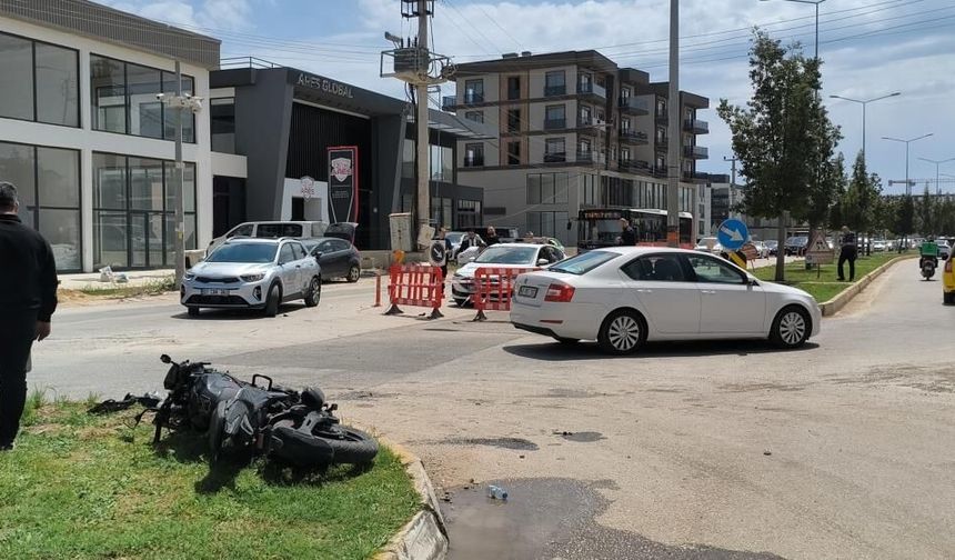 Antalya’da feci kaza: Minibüsün altında kaldı