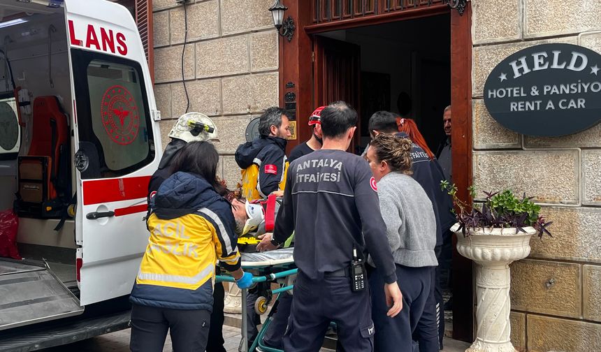 Antalya’da otelde talihsiz olay: Genç adam depoya düştü