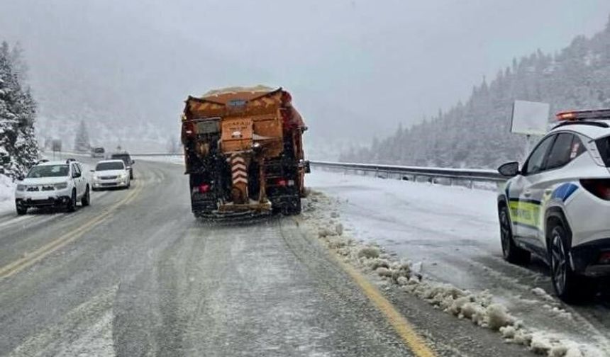 Antalya-Konya karayolunda kar yağışı