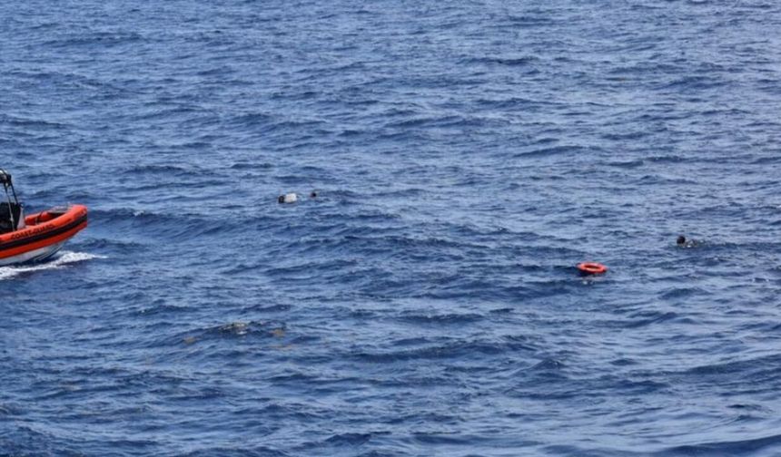 Arakanlı Müslümanları taşıyan tekne alabora oldu: 250 kayıp