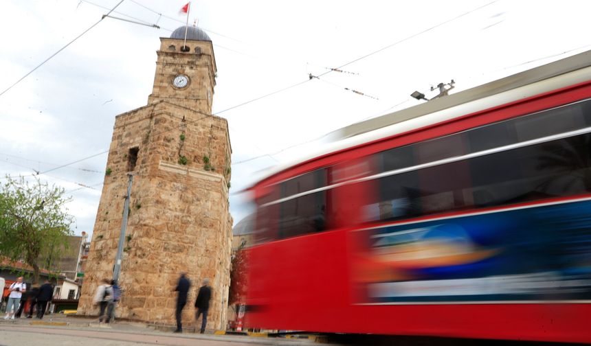Milyonluk restorasyon kar etmedi: Tarihi kulenin saatleri arızadan kurtulamıyor