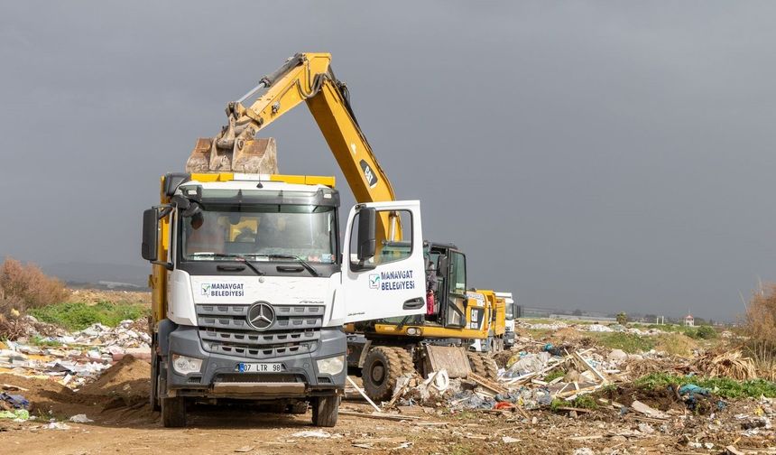 Belediyeden dikkat çeken temizlik: Nehir denizle buluşuyor