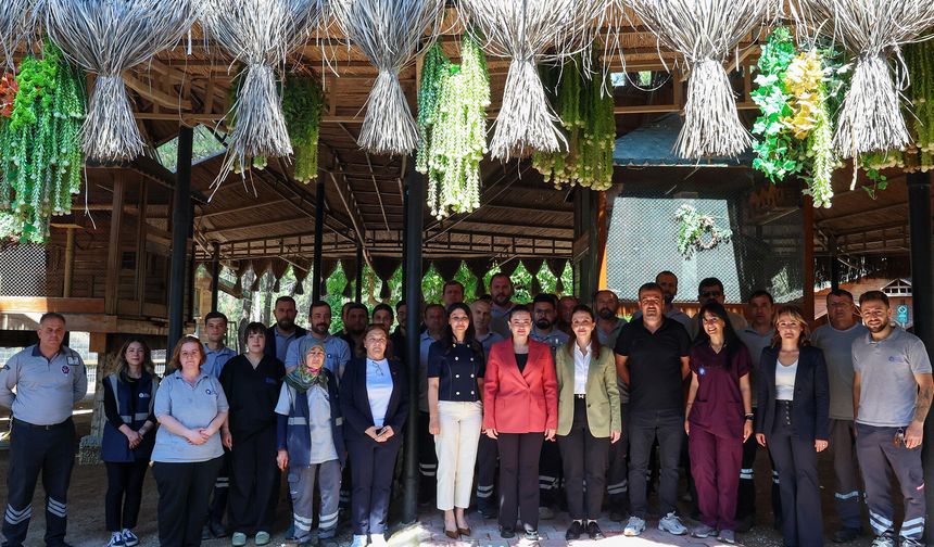 Antalya Doğal Yaşam Parkı’nda Veterinerler Günü kutlandı