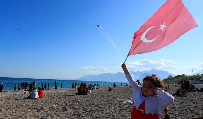 Büyük gösteriye geri sayım: SOLOTÜRK provası nefes kesti