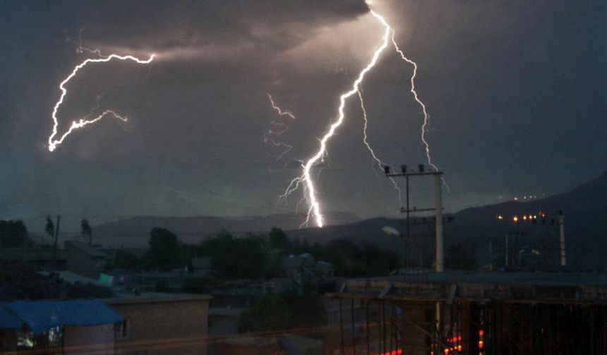 Diyarbakır'da yürek burkan olay: Yıldırım düştü, kuzenler hayatlarını kaybetti