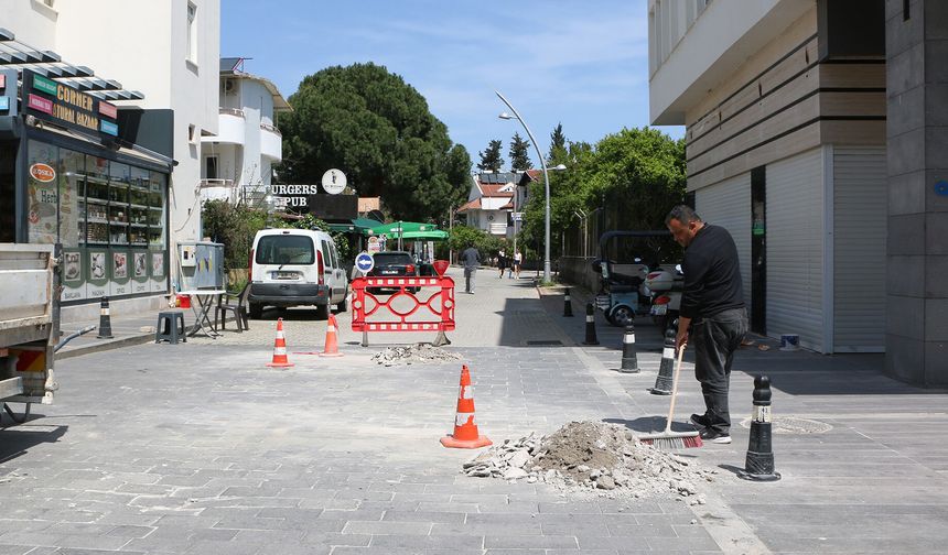 Antalya Büyükşehir Belediyesi’nden yaya güvenliği için kaldırım düzenlemesi