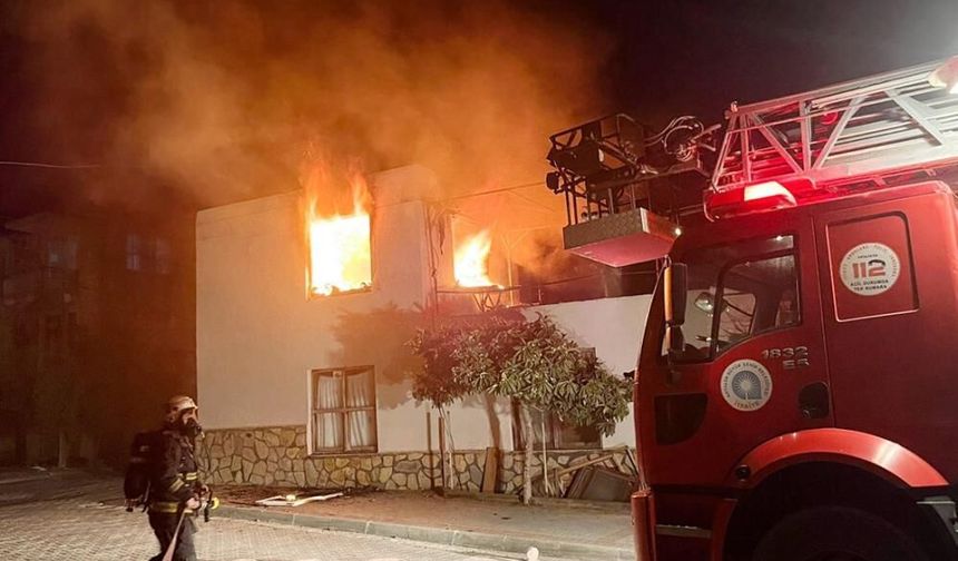 Ev kül oldu, Kur’an yanmadı: Antalya’daki yangın gündem oldu