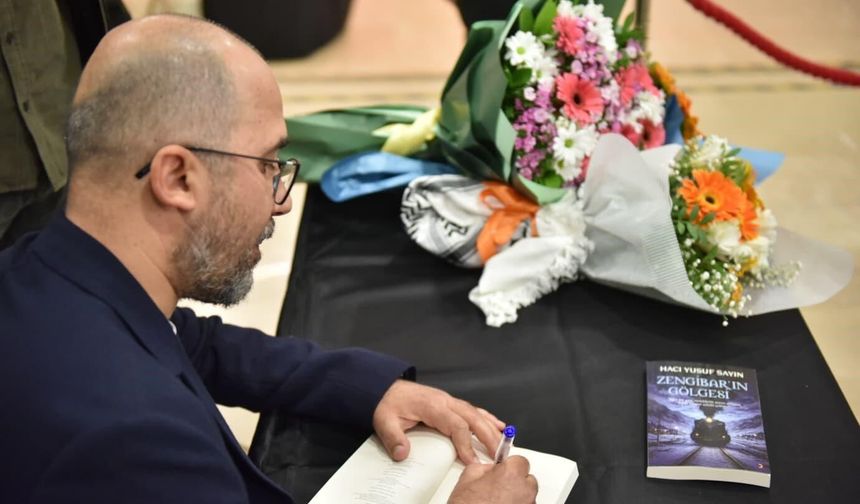 Kepez Kitap Fuarı’nda anlamlı bağış!