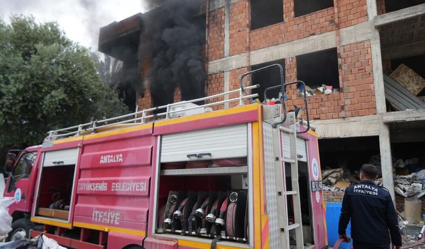 Balbey’de yangın paniği: Atık toplayıcıları kalıyormuş!