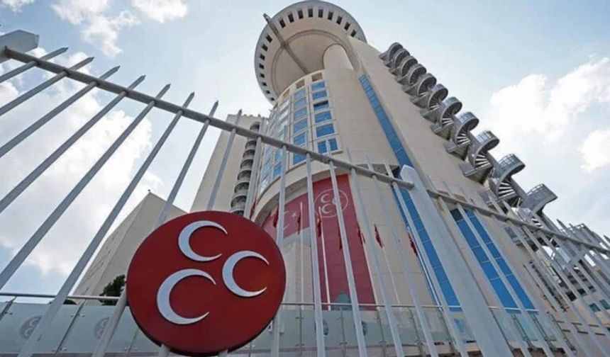 MHP’den dikkat çeken karar: İl ve ilçe teşkilatını feshetti