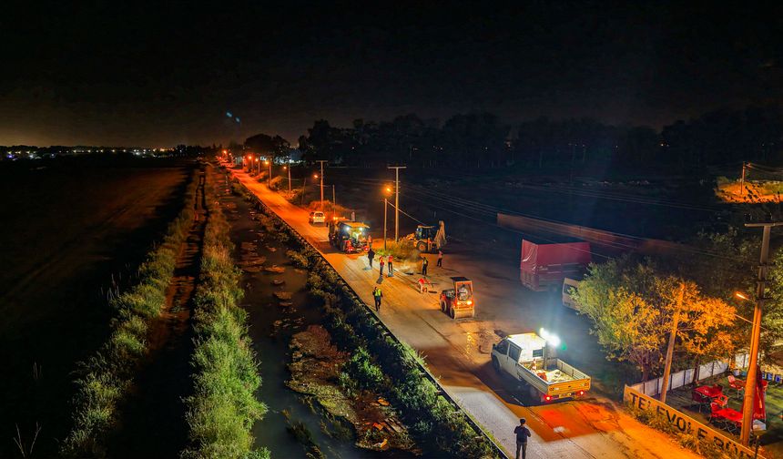 Vatandaş talebine hızlı yanıt: Muratpaşa’dan servis yolunda asfalt müdahalesi