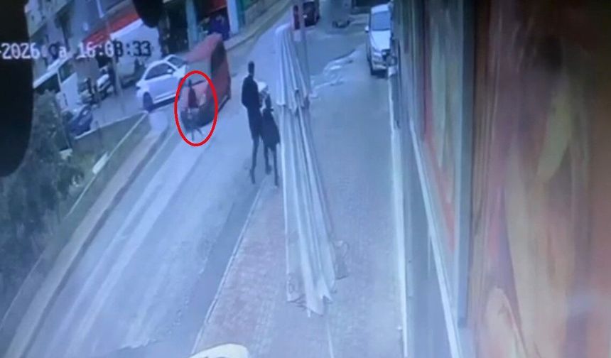 Manavgat'taki feci kaza kamerada: Ayağı tekerleğin altında kaldı!