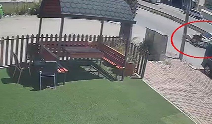 Otomobil ile motosiklet çarpıştı: Yola savrulan motosikletli hasataneye kaldırıldı