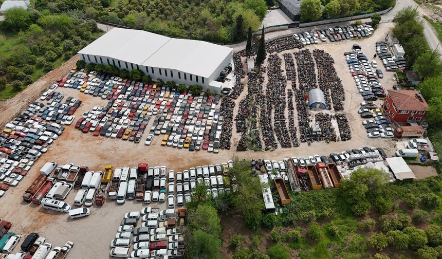 Antalya’da Yediemin Otoparklarında binlerce araç yıllardır çürümeye terk edildi