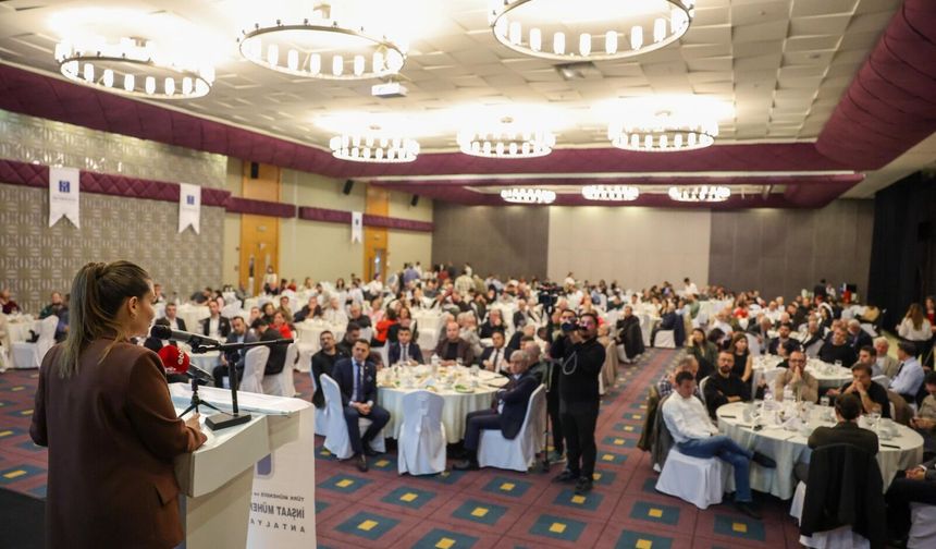 Özdemir İMO toplantısında müjdeyi verdi: Konyaaltı ve Kepez’e katlı kavşak geliyor