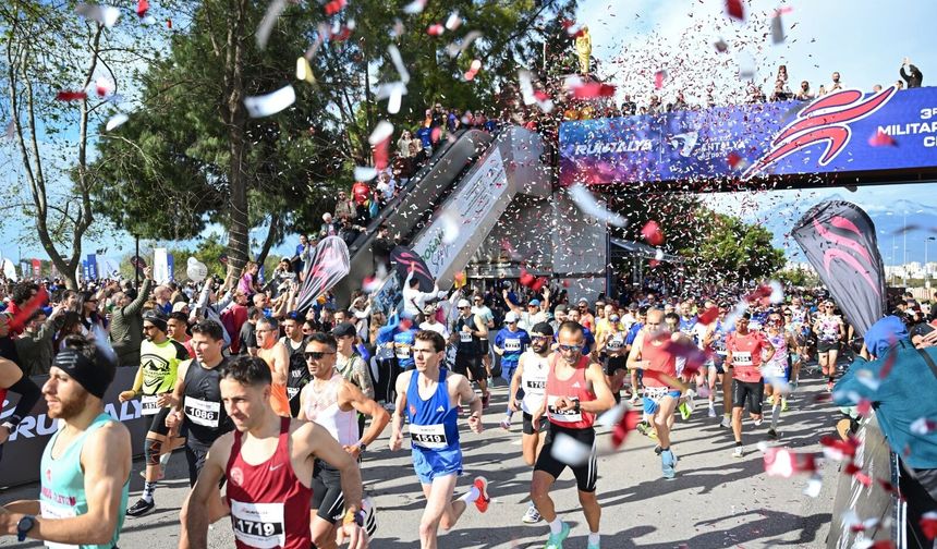 Runtalya Maratonu 82 ülkeden 10 bin sporcuyla başladı