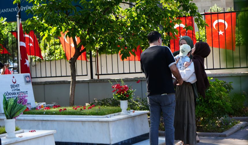 Antalya'da buruk bayram: Şehit babasından yürek burkan sözler
