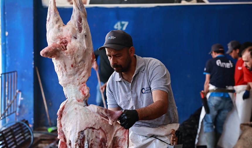 Antalya Büyükşehir 3 noktada ücretsiz kurban kesim hizmeti veriyor