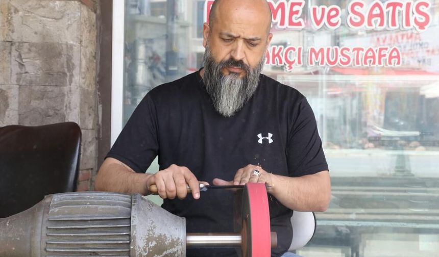 Antalya’da bıçak bileme işlemi 50 TL