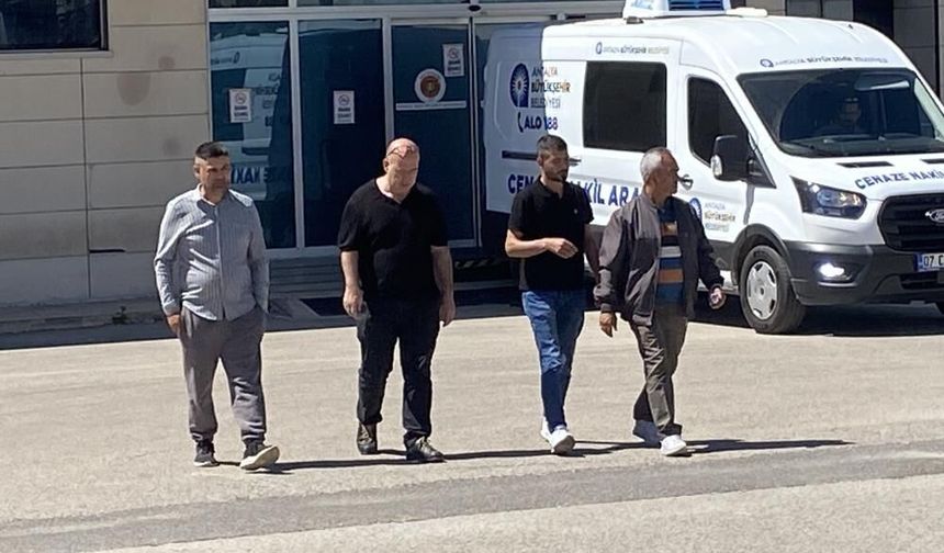 Antalya’daki kazada tırın altında can verdi: Aile Adli Tıp'ta