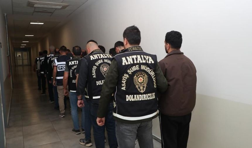 Antalya’da milyonluk vurgun: Kendilerini emniyet müdürü olarak tanıttılar