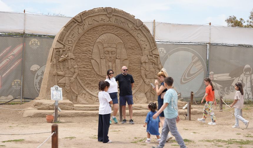 ‘Zaman yolculuğu’ temalı Uluslararası Antalya Kum Heykel Festivali başladı