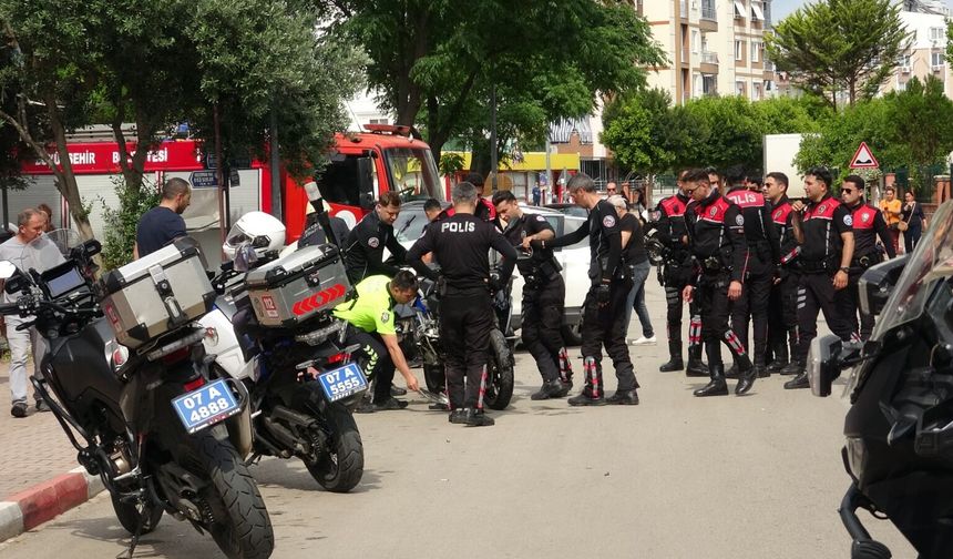 Devriye sırasında kaza: Antalya’da 2 polis hastanelik oldu